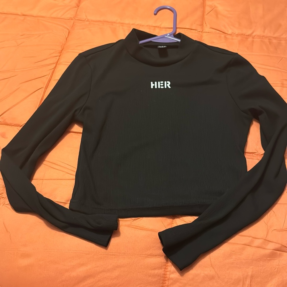 Black long sleeve crop top